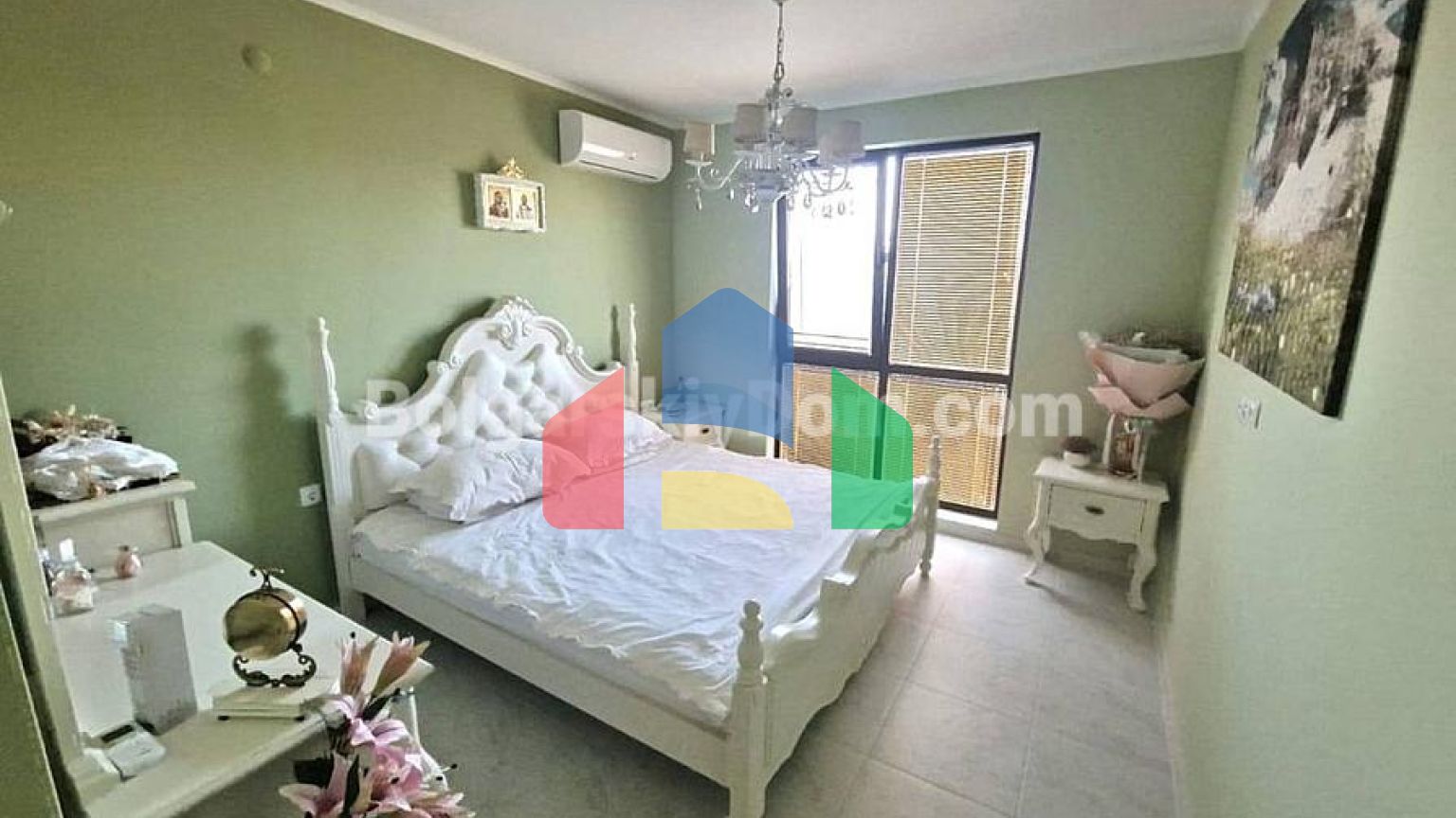 Чотирикімнатна квартира в Посейдон