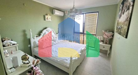 Чотирикімнатна квартира в Посейдон