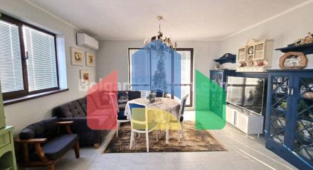 Чотирикімнатна квартира в Посейдон