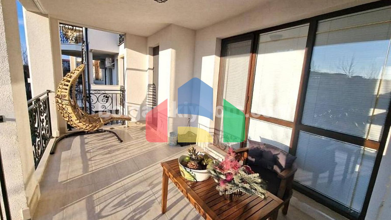 Чотирикімнатна квартира в Посейдон