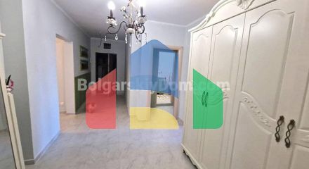 Чотирикімнатна квартира в Посейдон