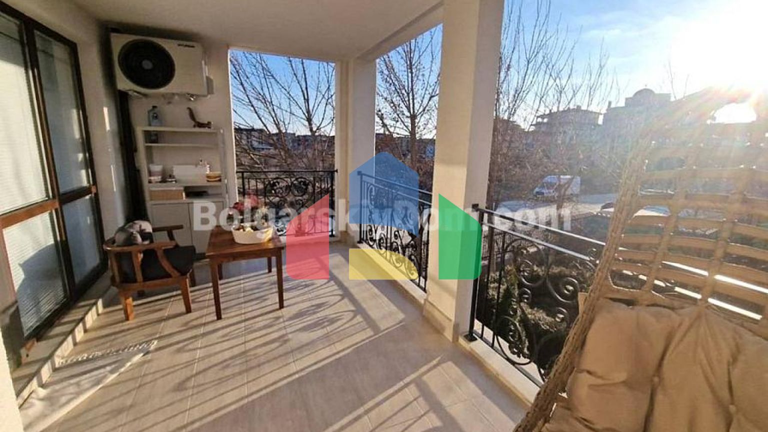 Чотирикімнатна квартира в Посейдон