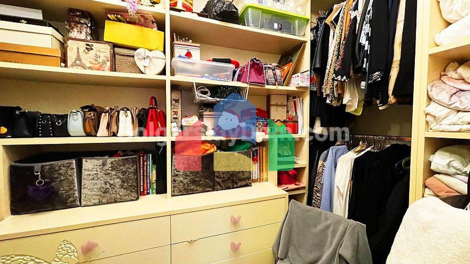 Триповерховий пентхаус в Естебані