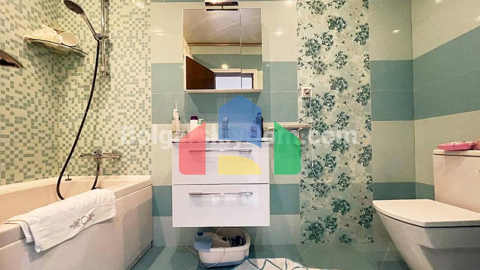 Триповерховий пентхаус в Естебані