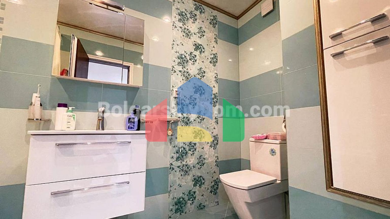 Триповерховий пентхаус в Естебані