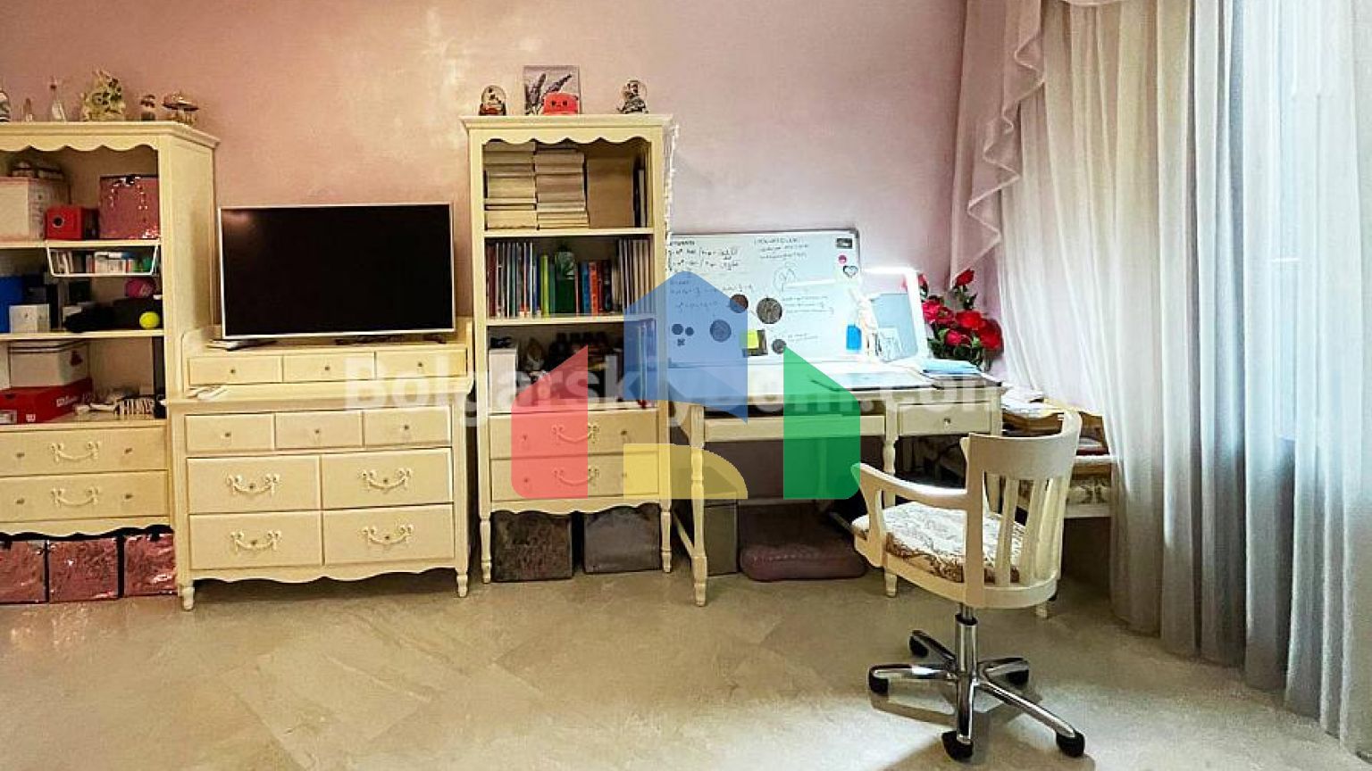 Триповерховий пентхаус в Естебані