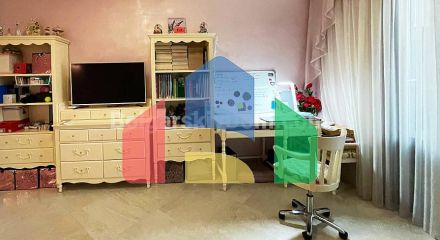 Триповерховий пентхаус в Естебані