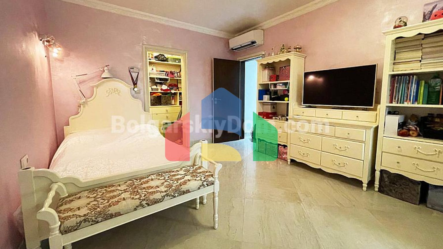 Триповерховий пентхаус в Естебані