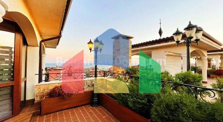 Триповерховий пентхаус в Естебані