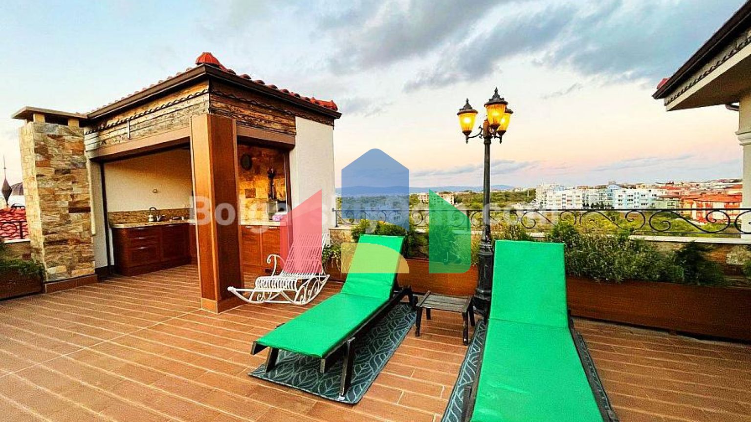 Триповерховий пентхаус в Естебані