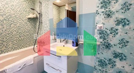 Триповерховий пентхаус в Естебані