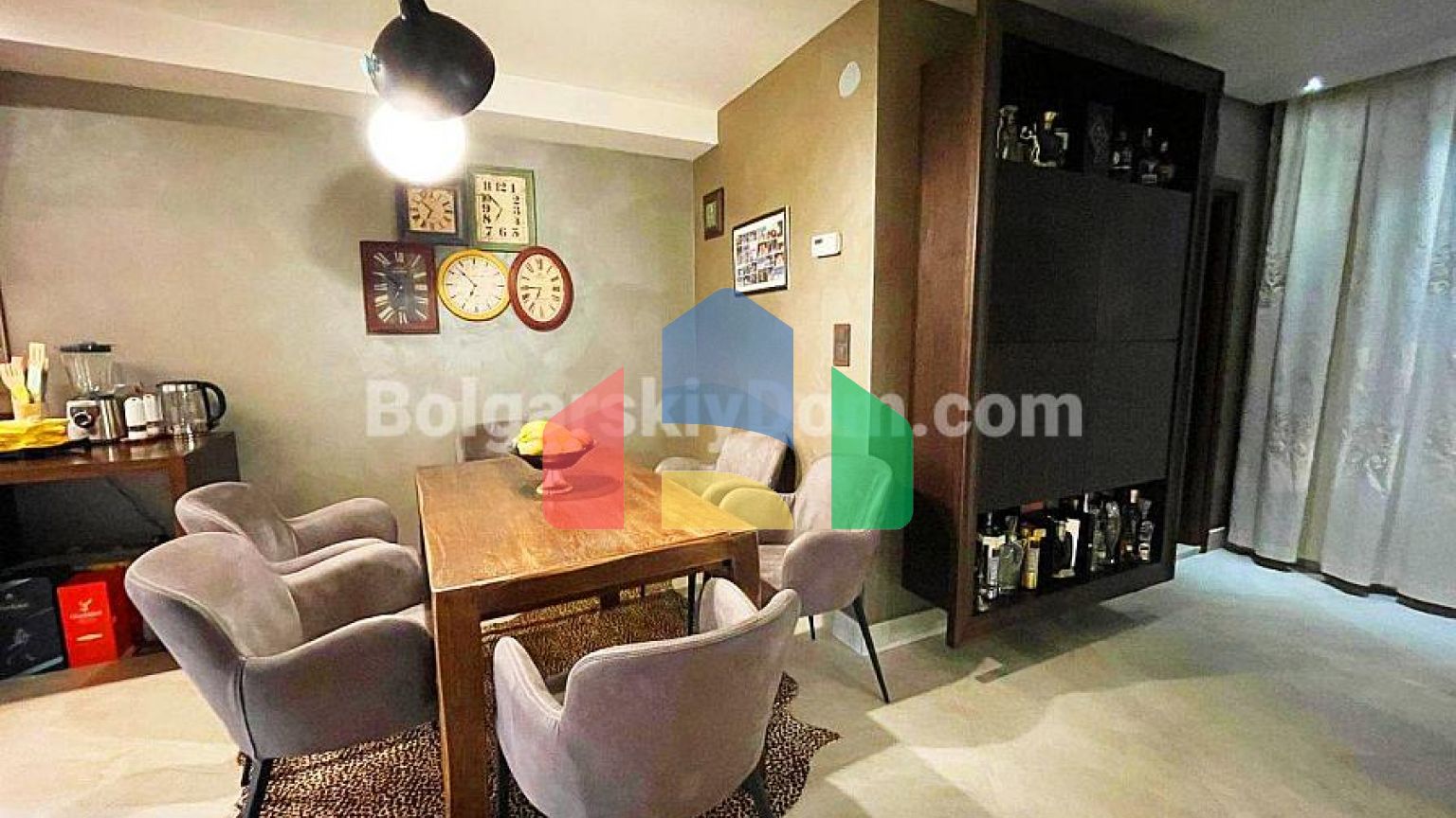 Триповерховий пентхаус в Естебані