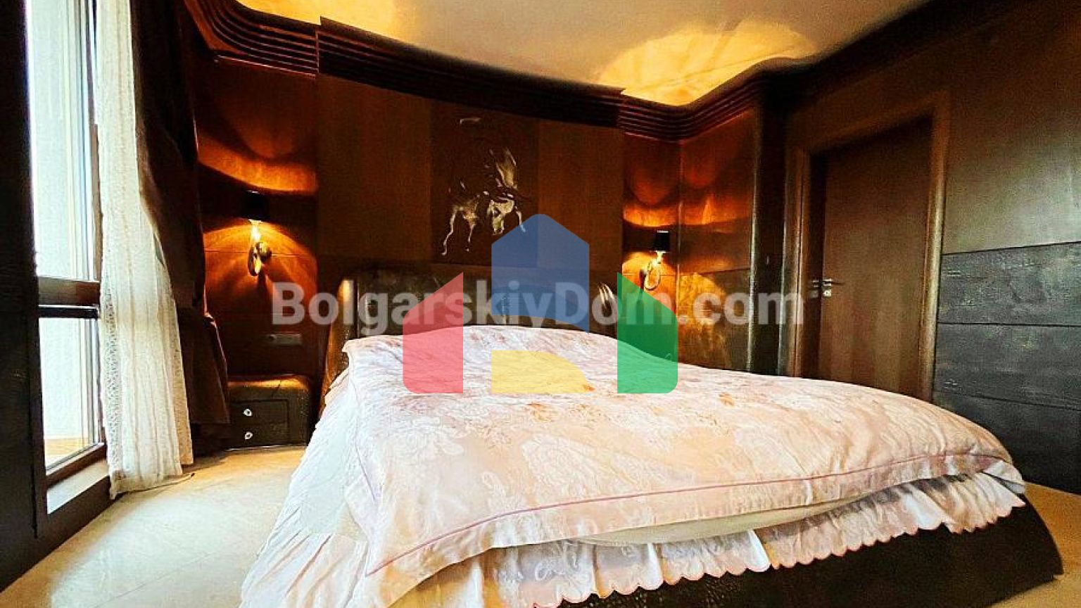 Триповерховий пентхаус в Естебані