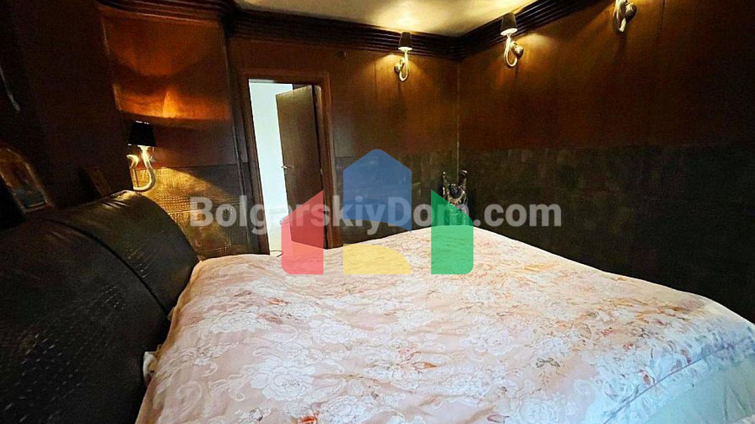 Триповерховий пентхаус в Естебані