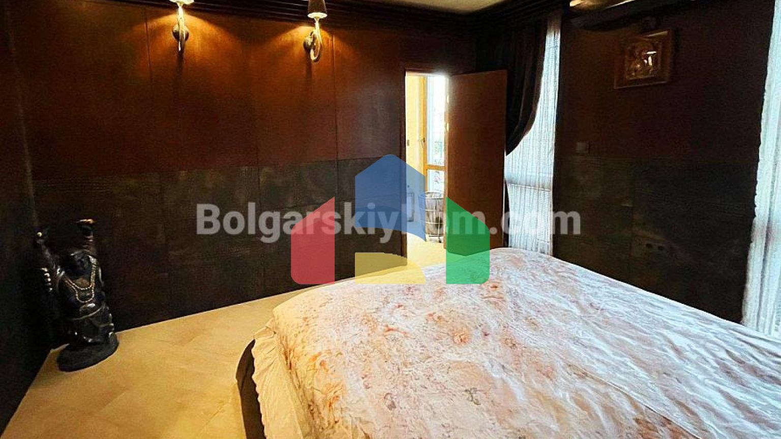 Триповерховий пентхаус в Естебані