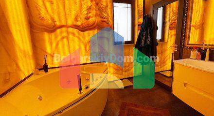 Триповерховий пентхаус в Естебані