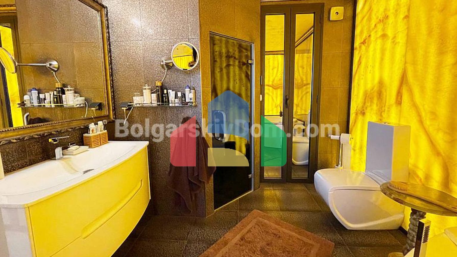 Триповерховий пентхаус в Естебані