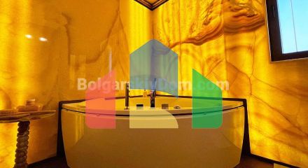 Триповерховий пентхаус в Естебані