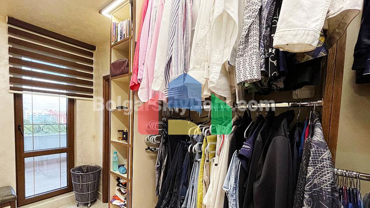 Триповерховий пентхаус в Естебані