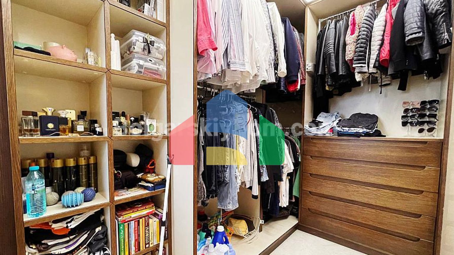 Триповерховий пентхаус в Естебані