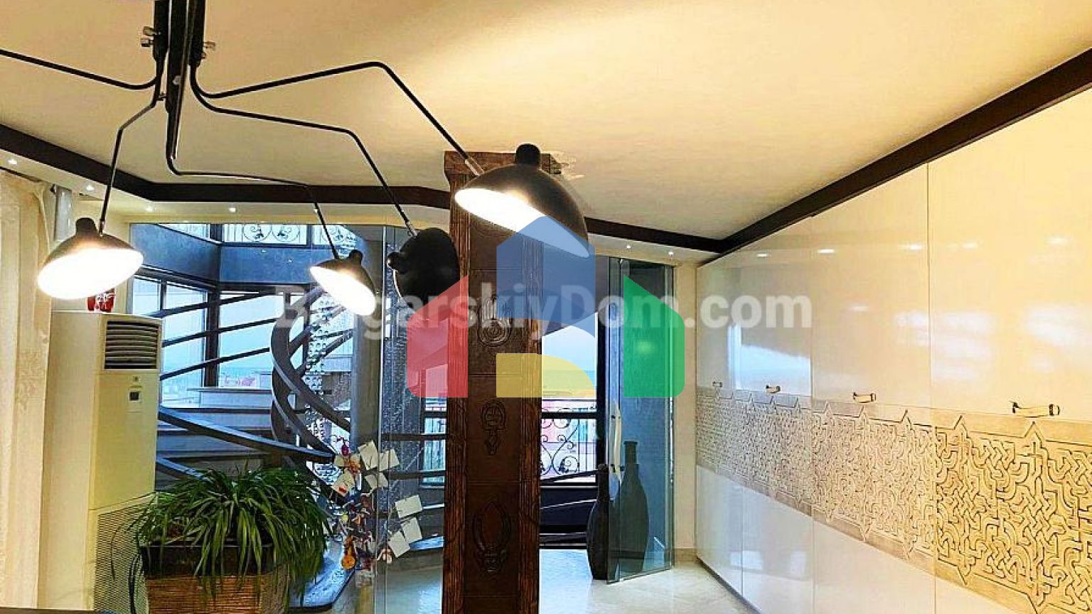 Триповерховий пентхаус в Естебані