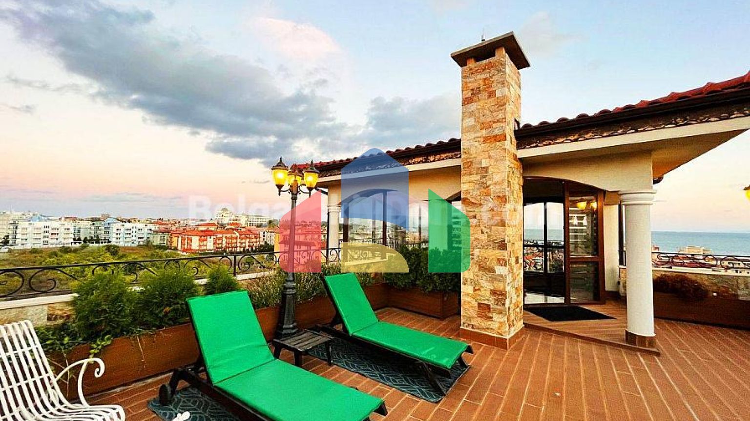 Триповерховий пентхаус в Естебані