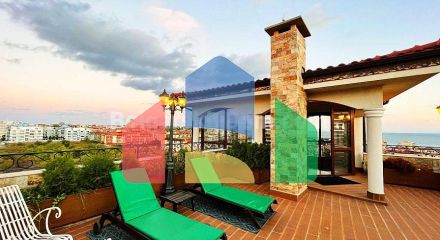 Триповерховий пентхаус в Естебані