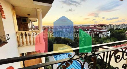 Триповерховий пентхаус в Естебані