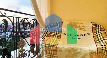 Триповерховий пентхаус в Естебані