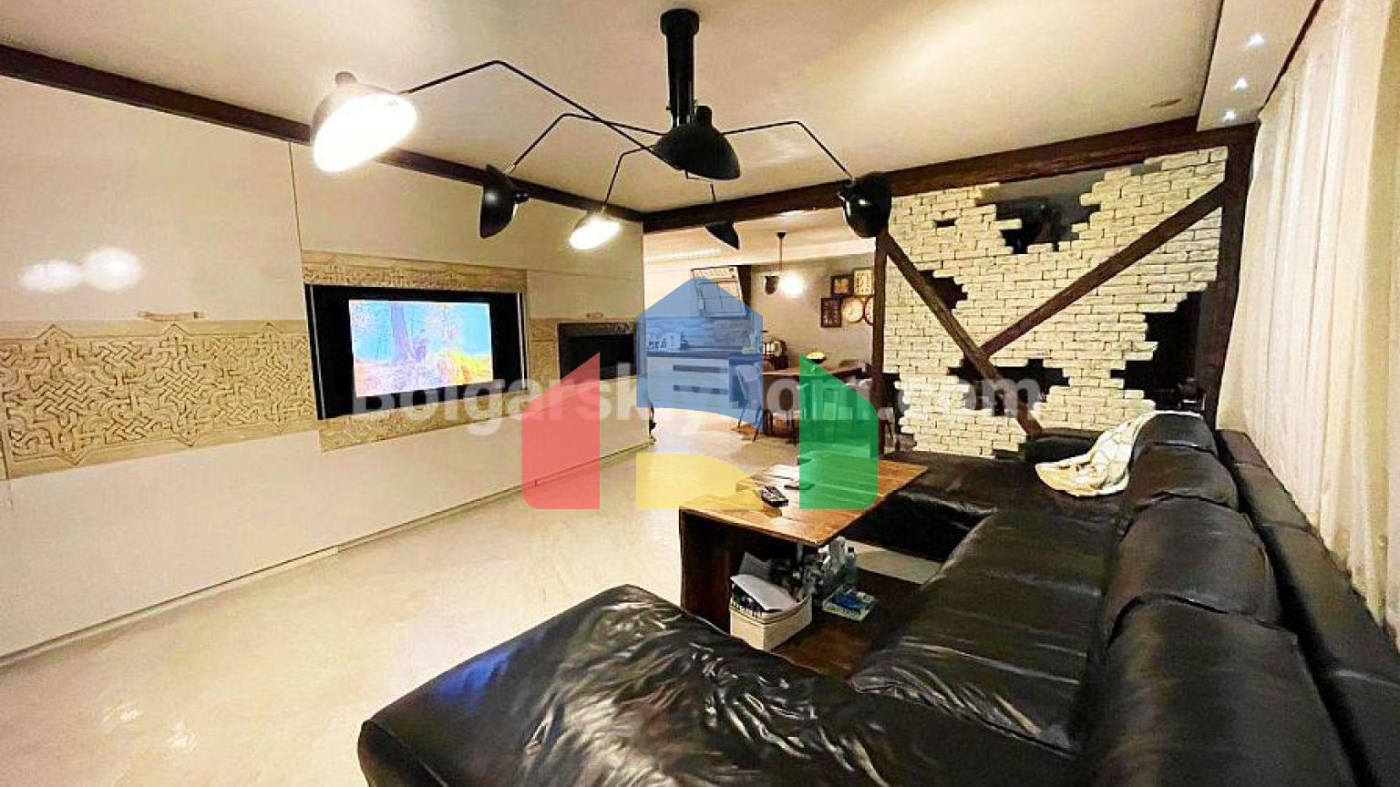 Триповерховий пентхаус в Естебані