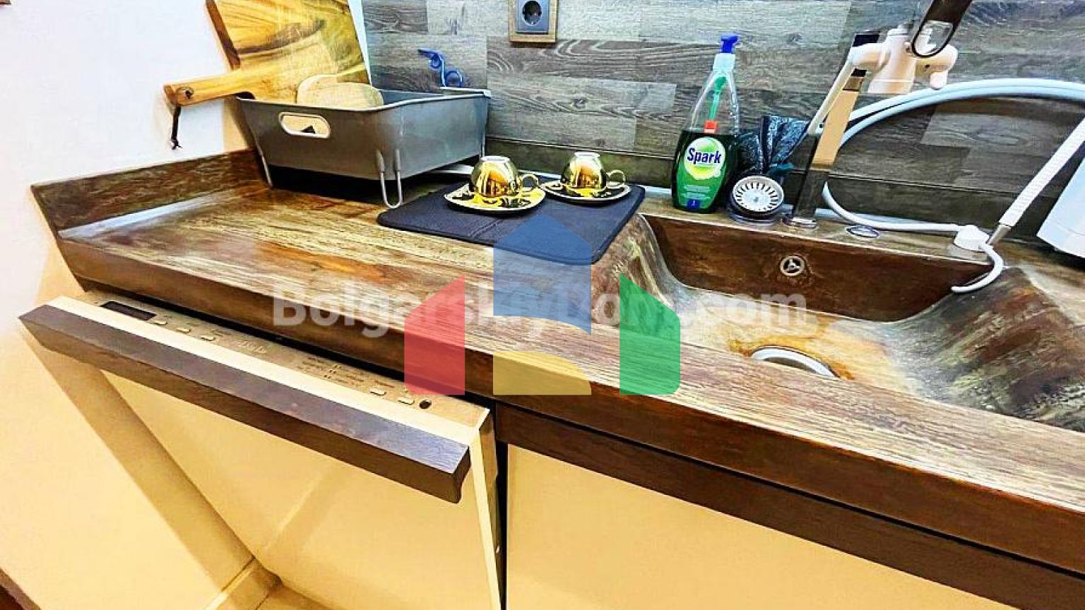 Триповерховий пентхаус в Естебані