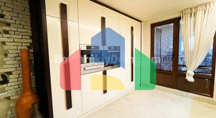 Триповерховий пентхаус в Естебані