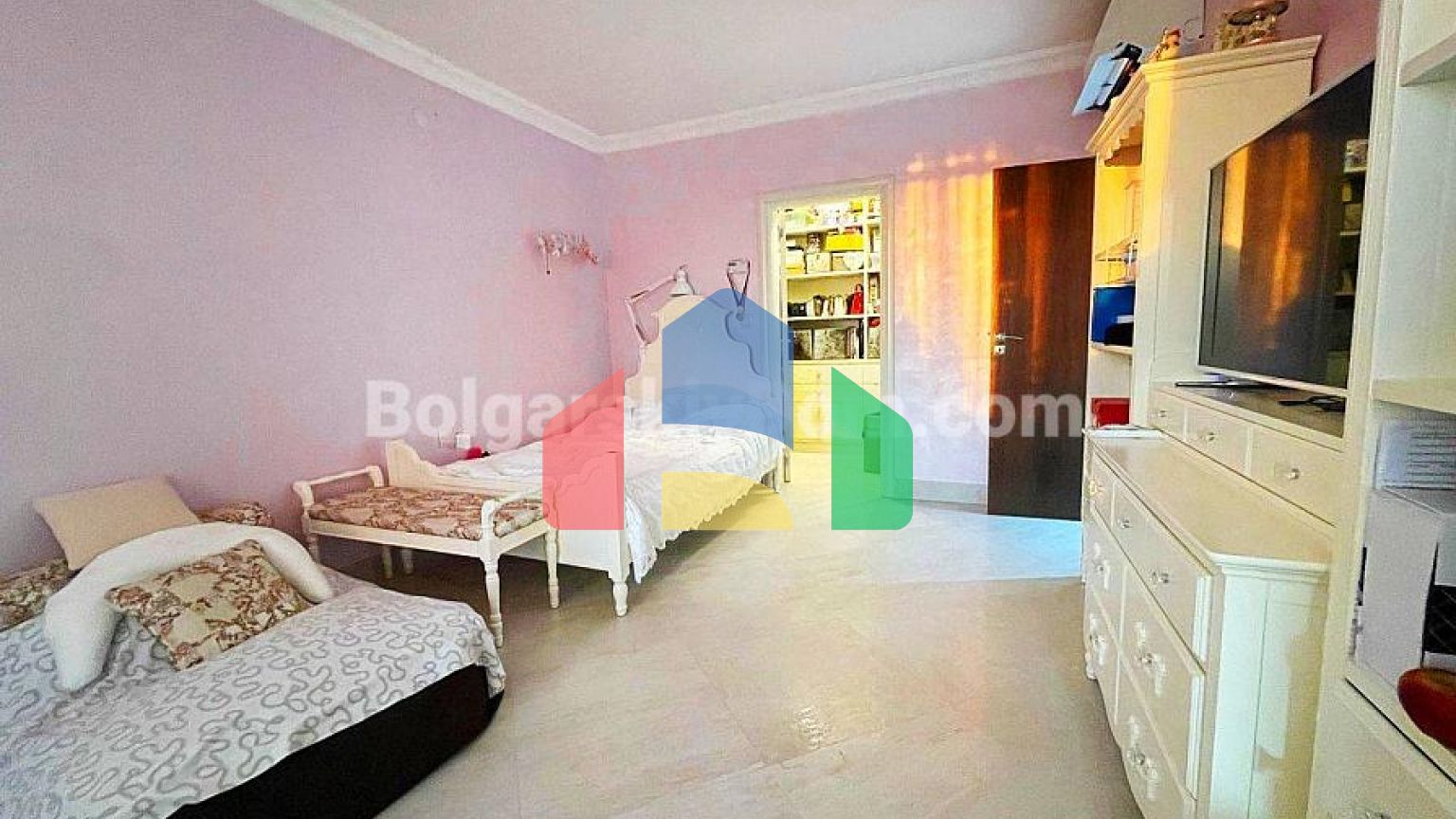 Триповерховий пентхаус в Естебані