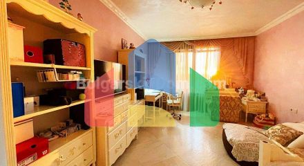 Триповерховий пентхаус в Естебані