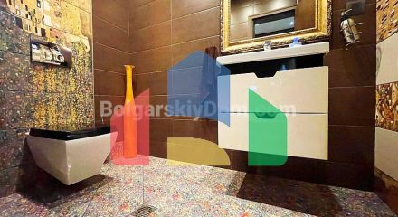 Триповерховий пентхаус в Естебані