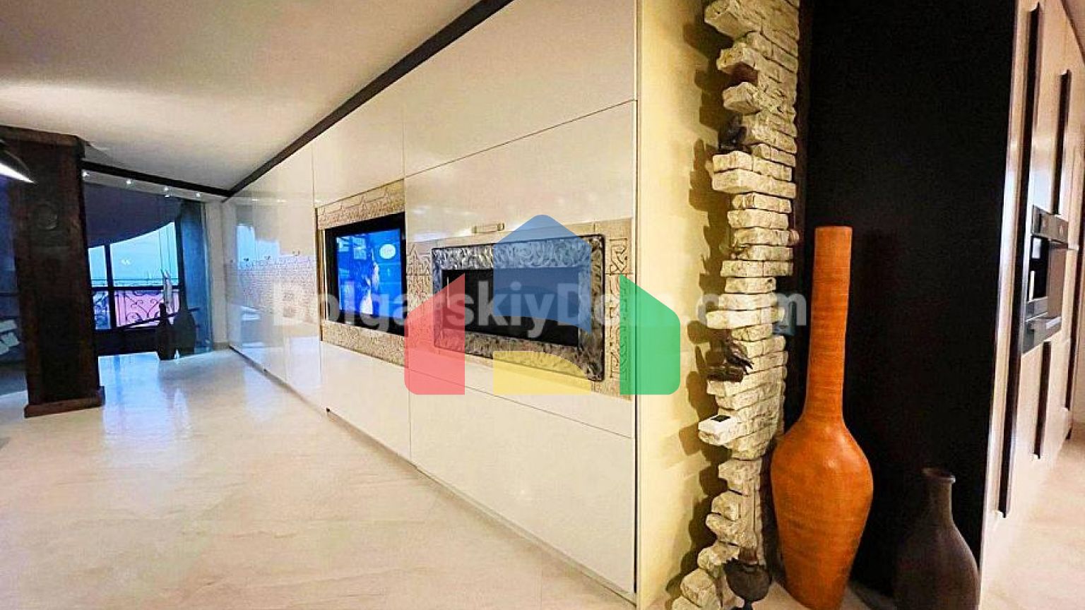 Триповерховий пентхаус в Естебані