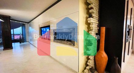 Триповерховий пентхаус в Естебані