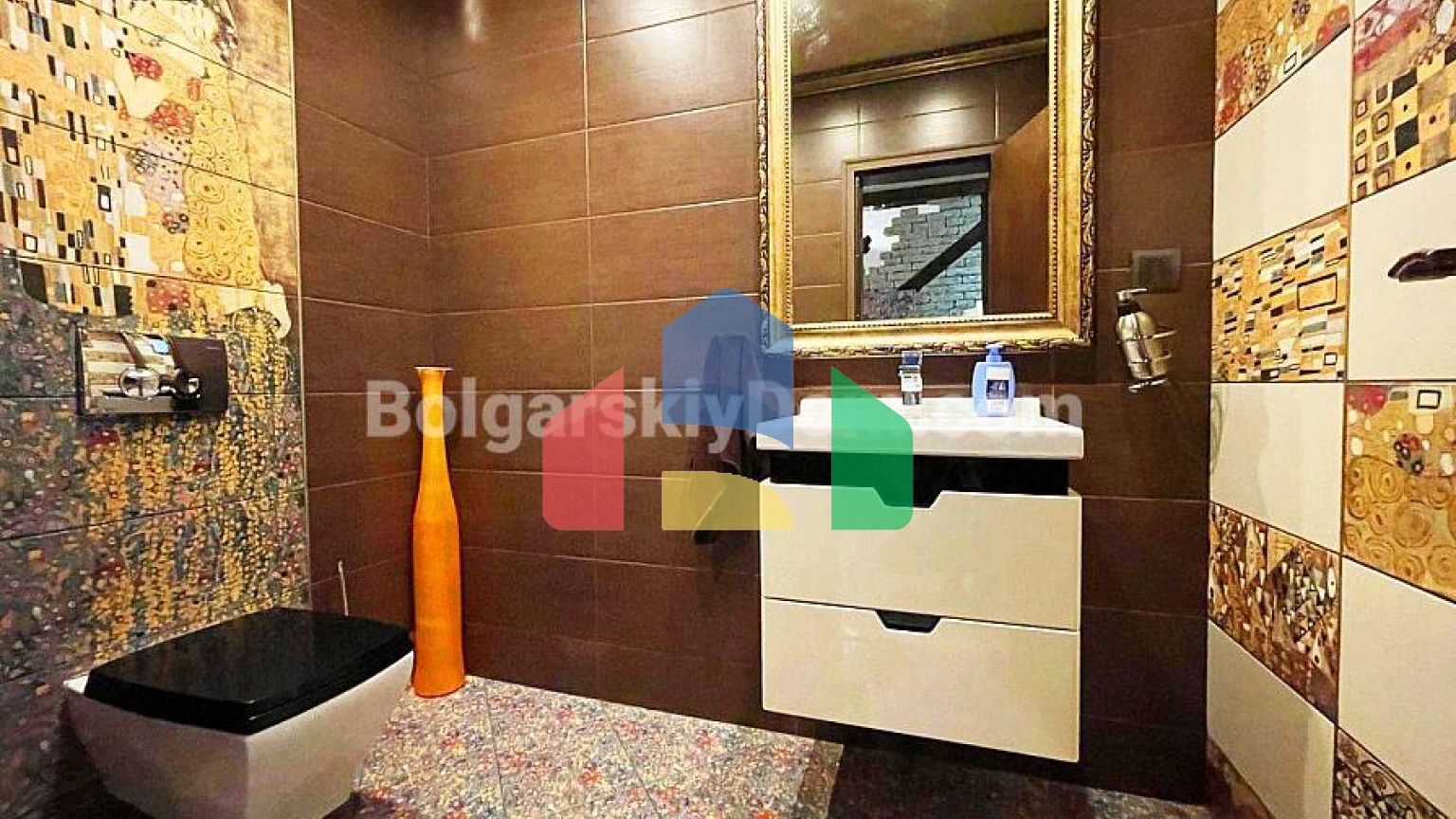 Триповерховий пентхаус в Естебані