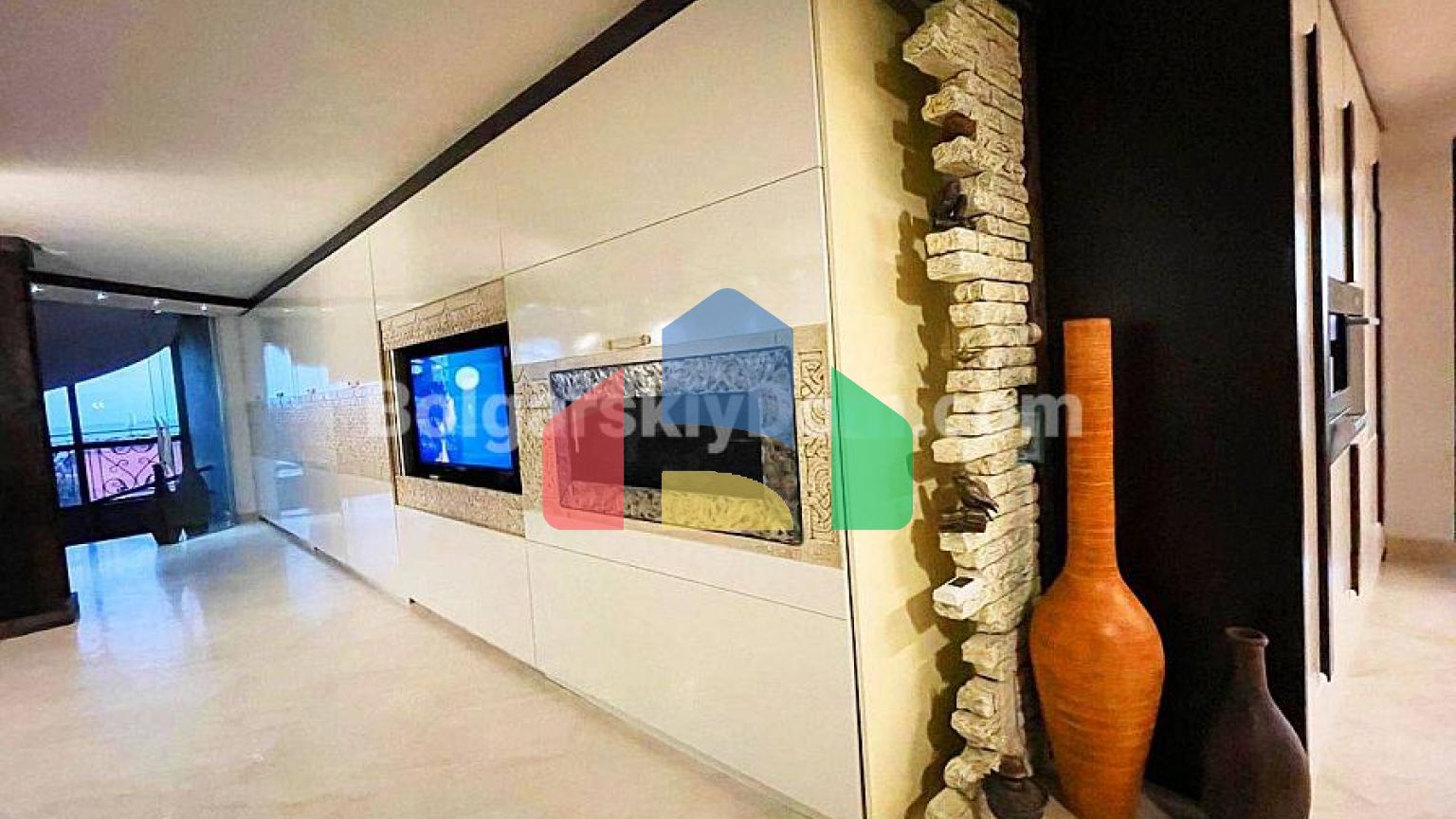 Триповерховий пентхаус в Естебані