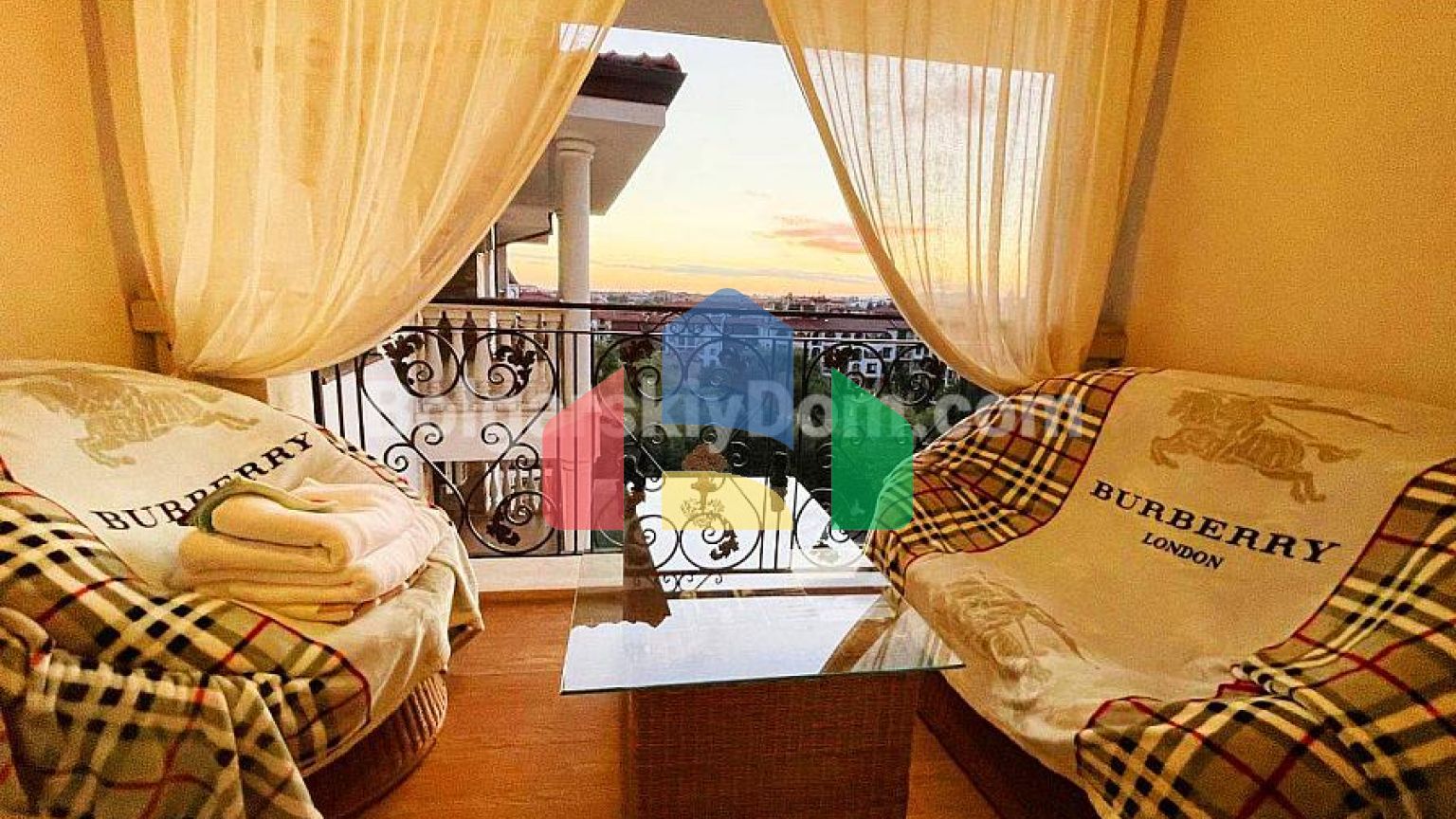 Триповерховий пентхаус в Естебані