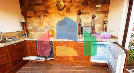 Триповерховий пентхаус в Естебані