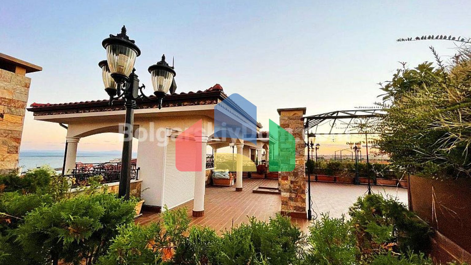 Триповерховий пентхаус в Естебані