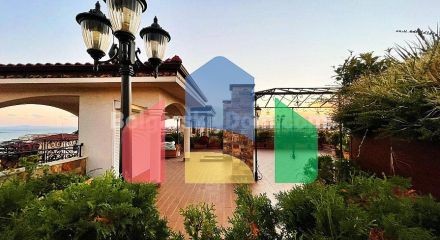 Триповерховий пентхаус в Естебані