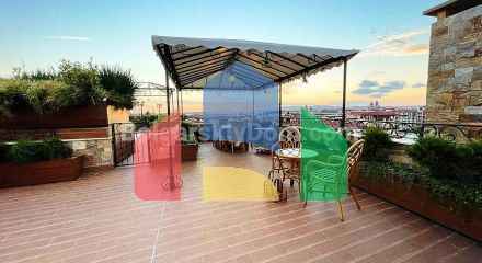 Триповерховий пентхаус в Естебані