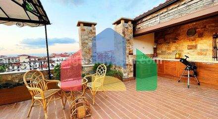 Триповерховий пентхаус в Естебані