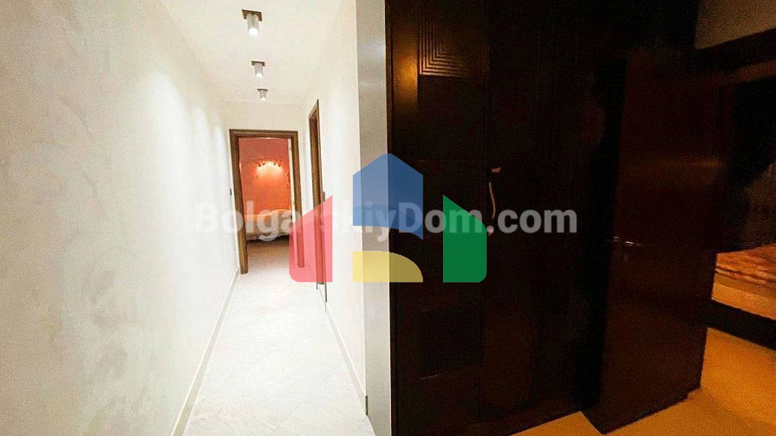 Триповерховий пентхаус в Естебані