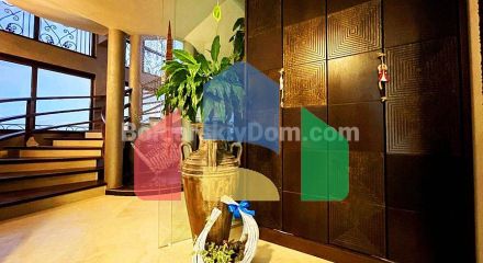 Триповерховий пентхаус в Естебані