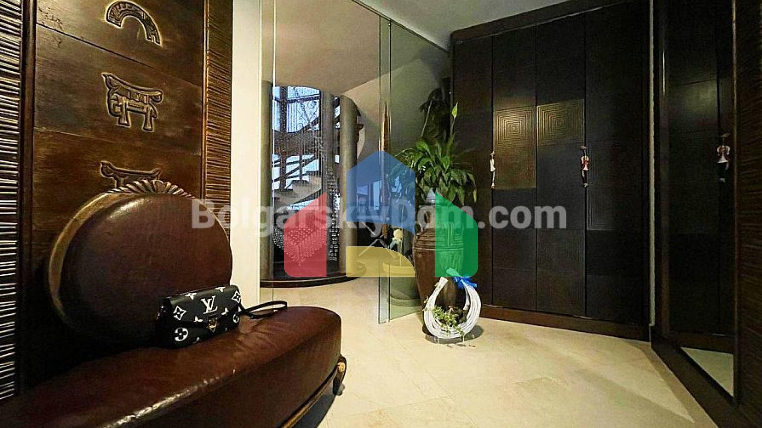 Триповерховий пентхаус в Естебані