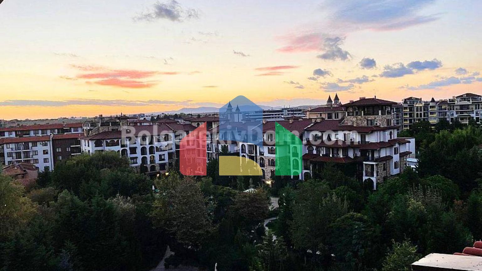 Триповерховий пентхаус в Естебані