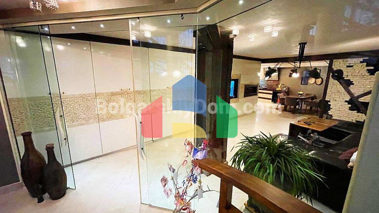 Триповерховий пентхаус в Естебані